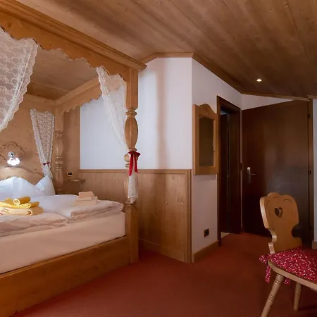 Monica Hotel 2*